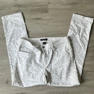 White House black market white jeans